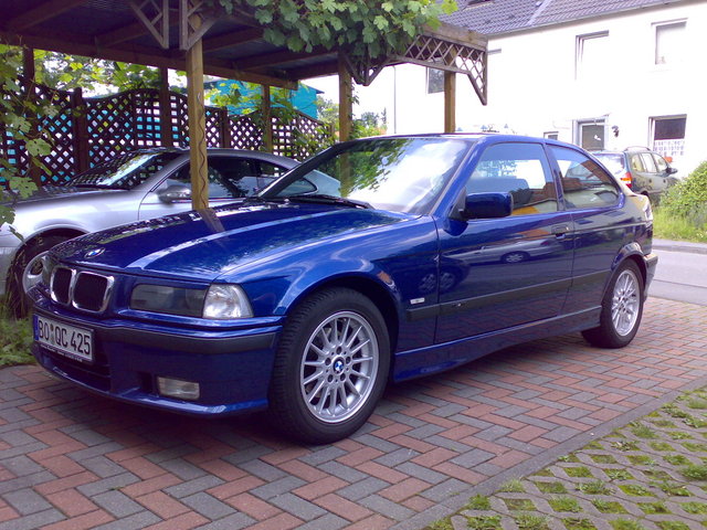 BMW 316i Compact: 7 фото