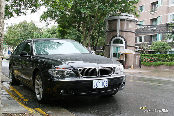 BMW 740Li: 4 фото