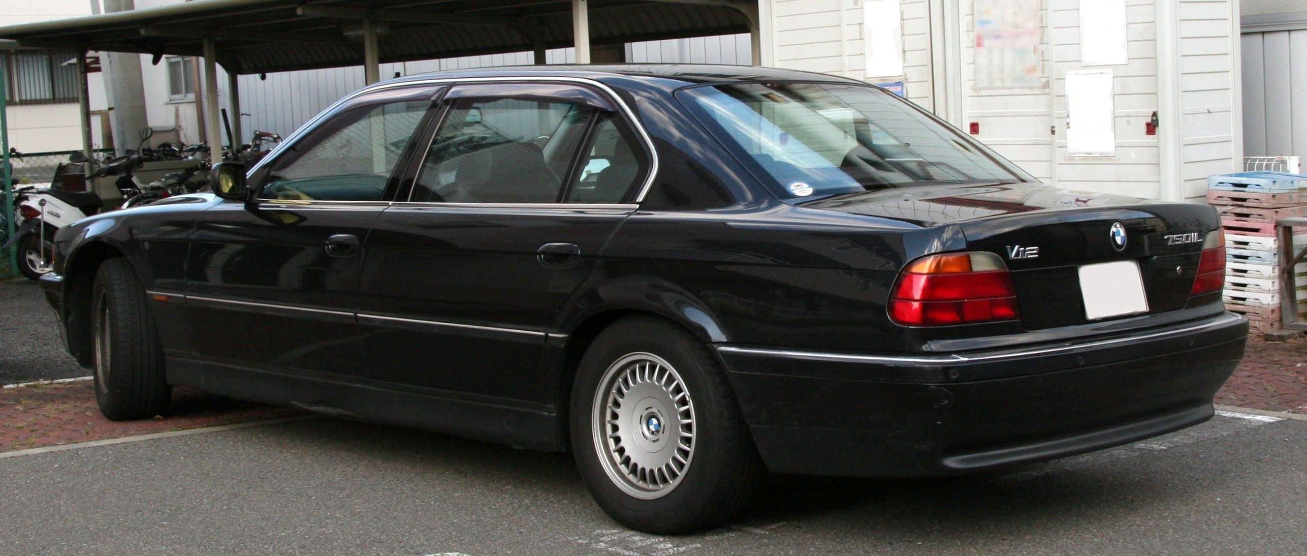 BMW 750iL: 6 фото