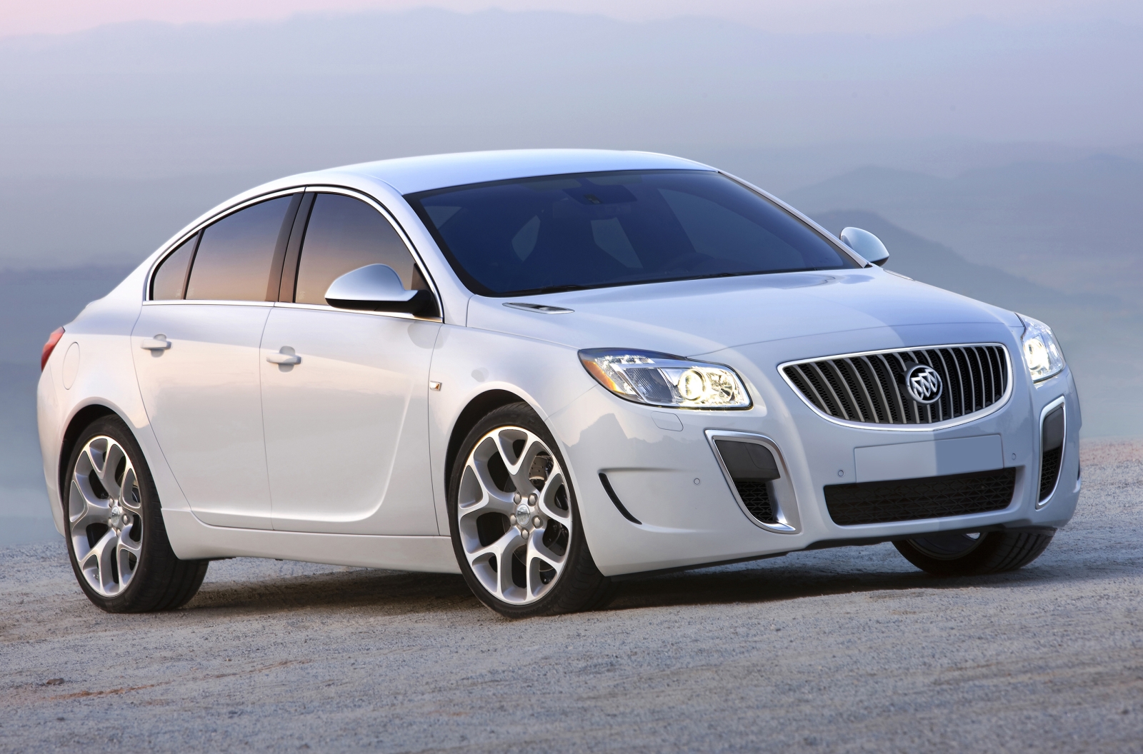 Buick Regal: 7 фото