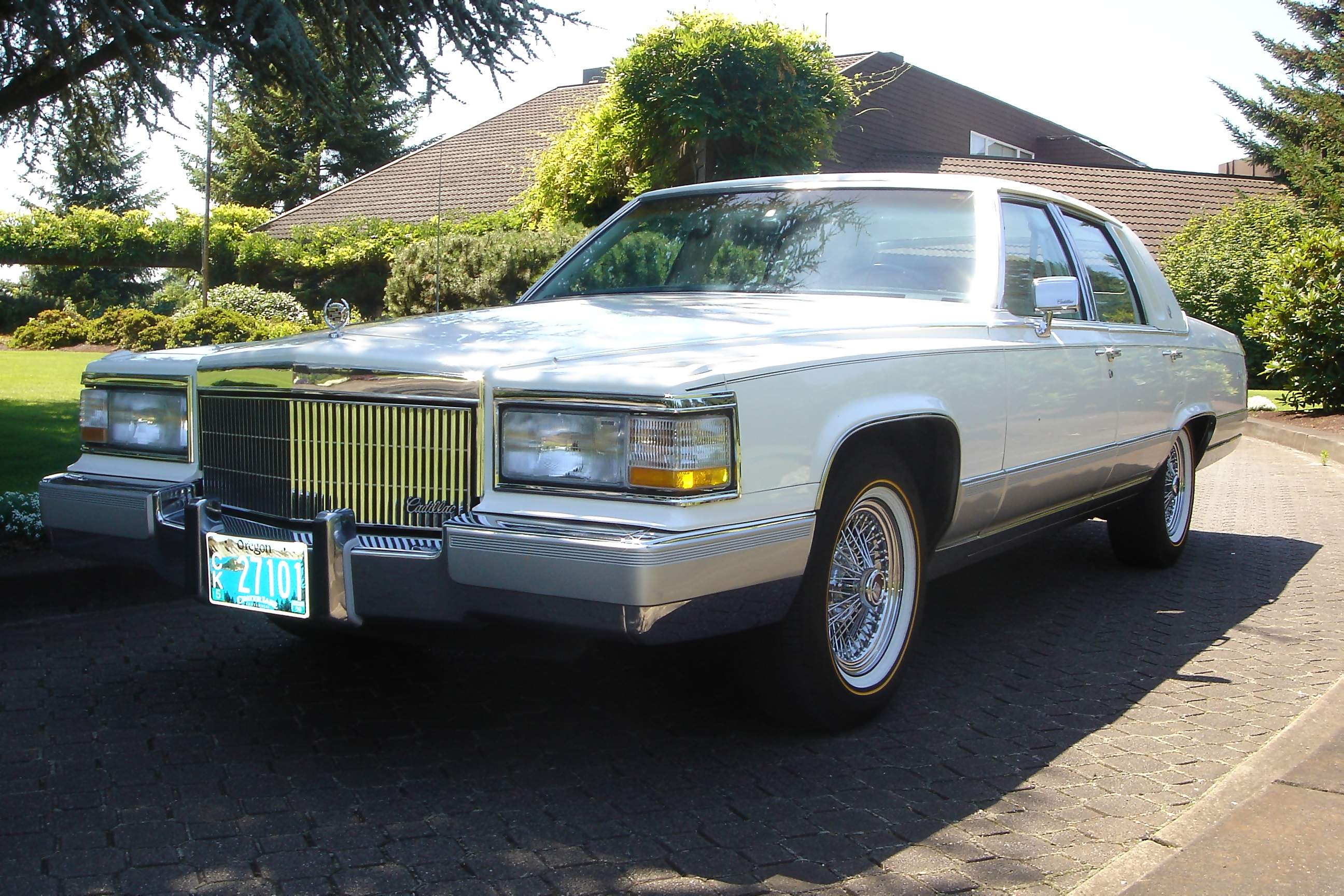 Cadillac Brougham: 3 фото