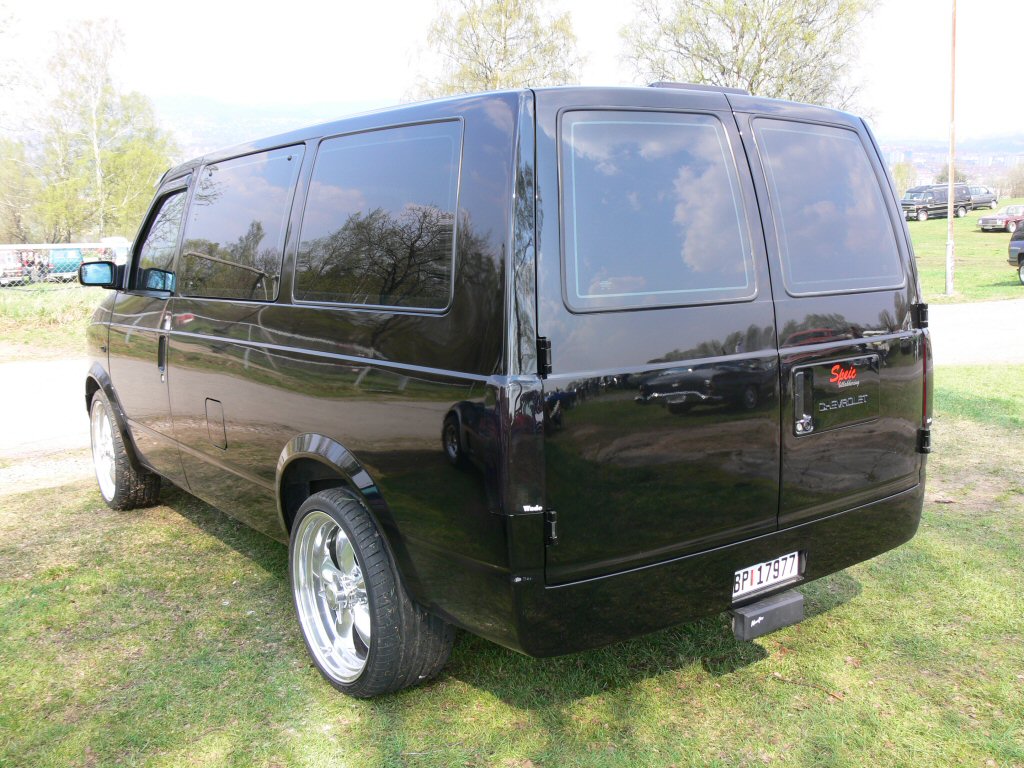 Chevrolet Astro: 3 фото