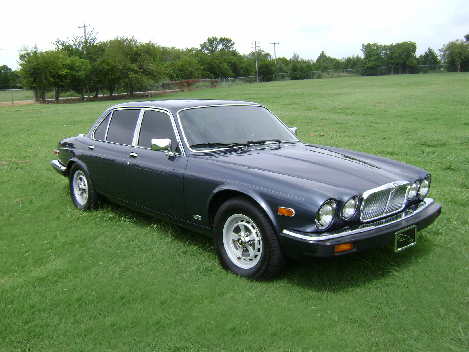 Jaguar XJ6: 7 фото