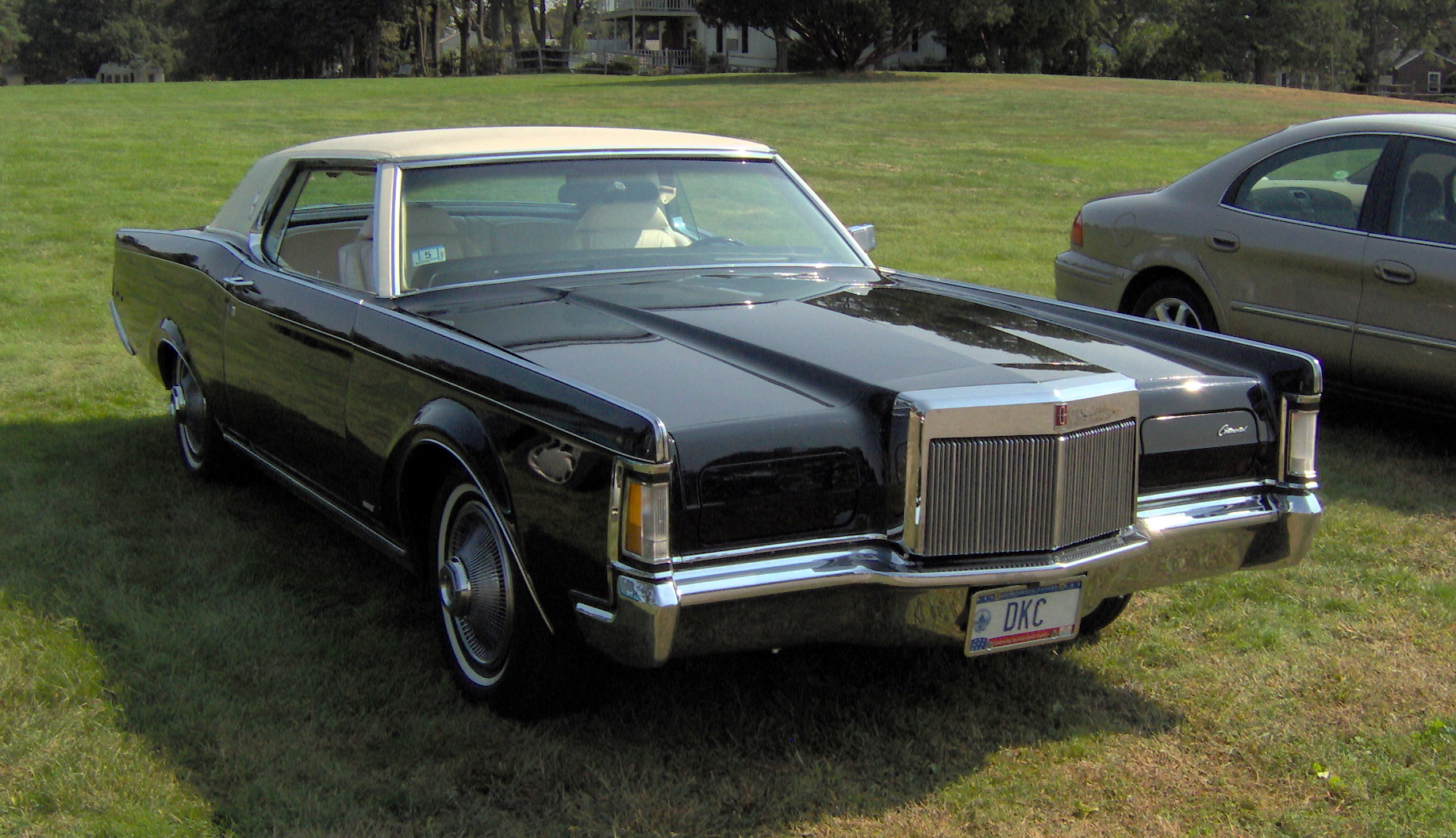 Lincoln Continental Mark III: 2 фото