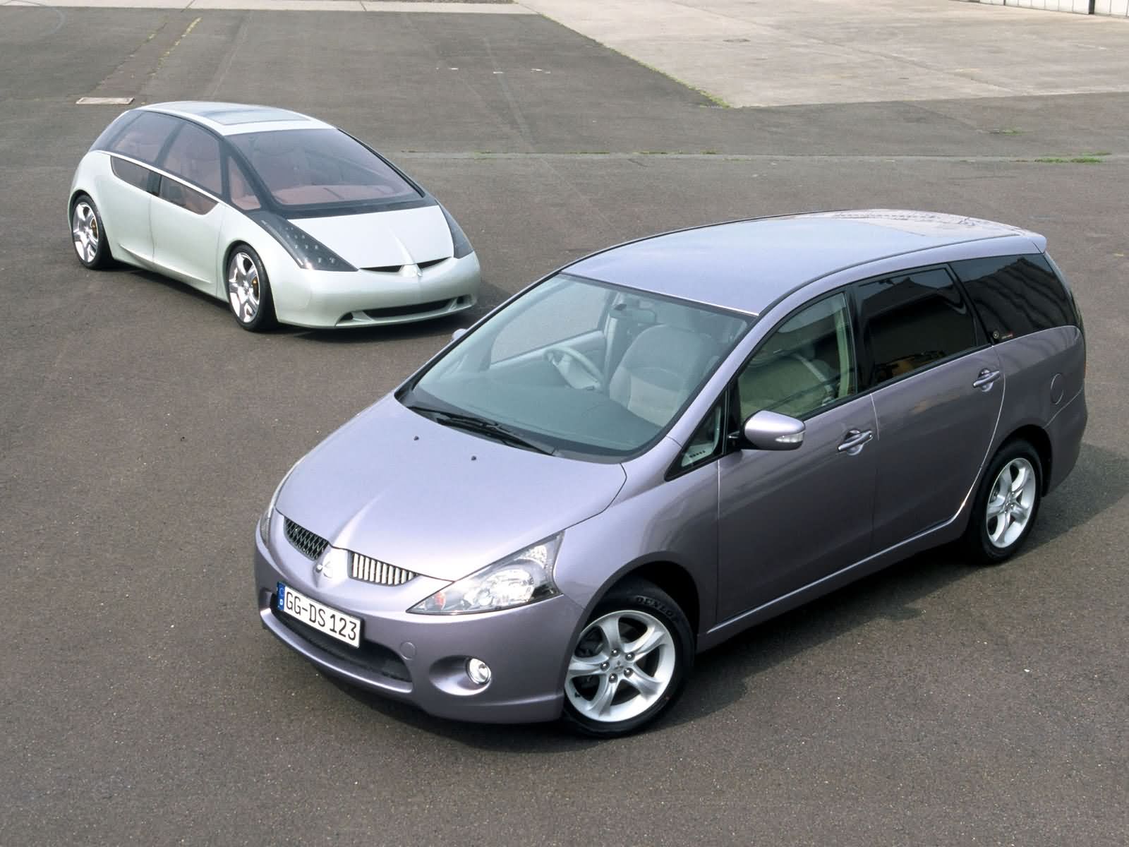 Mitsubishi Grandis: 8 фото