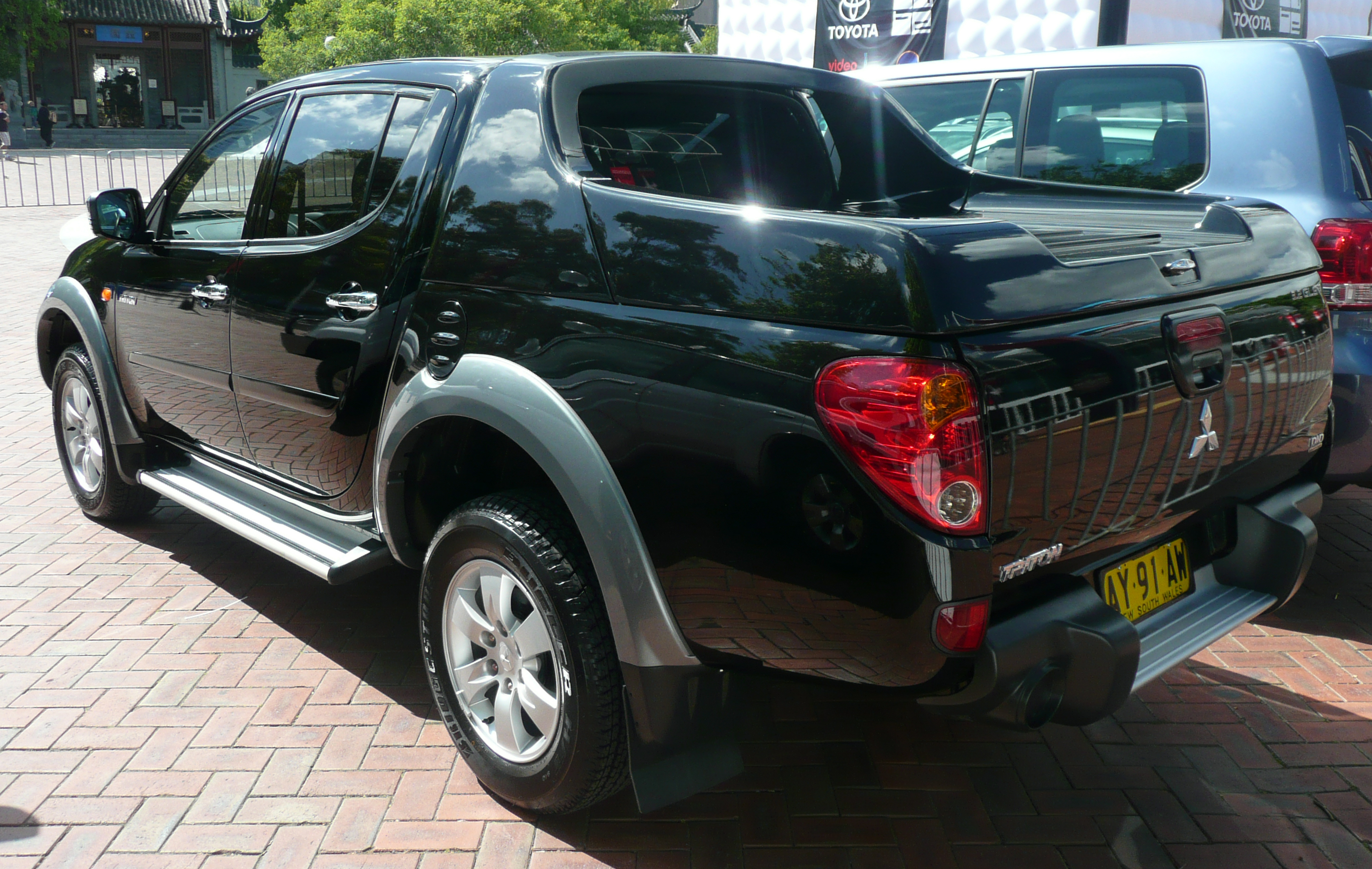 Mitsubishi Triton: 3 фото