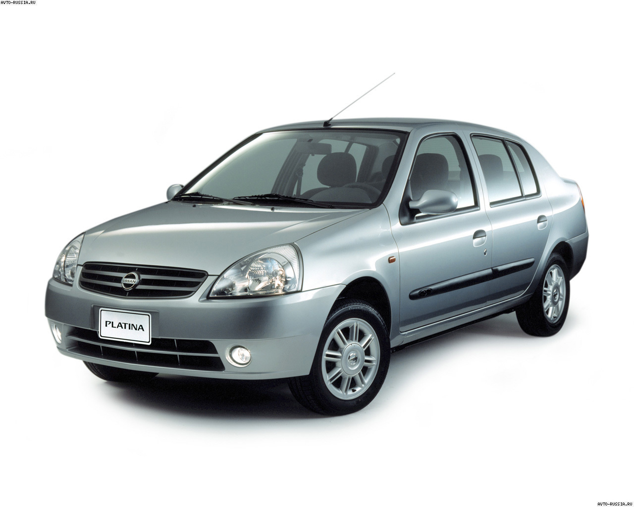 Nissan Platina: 2 фото