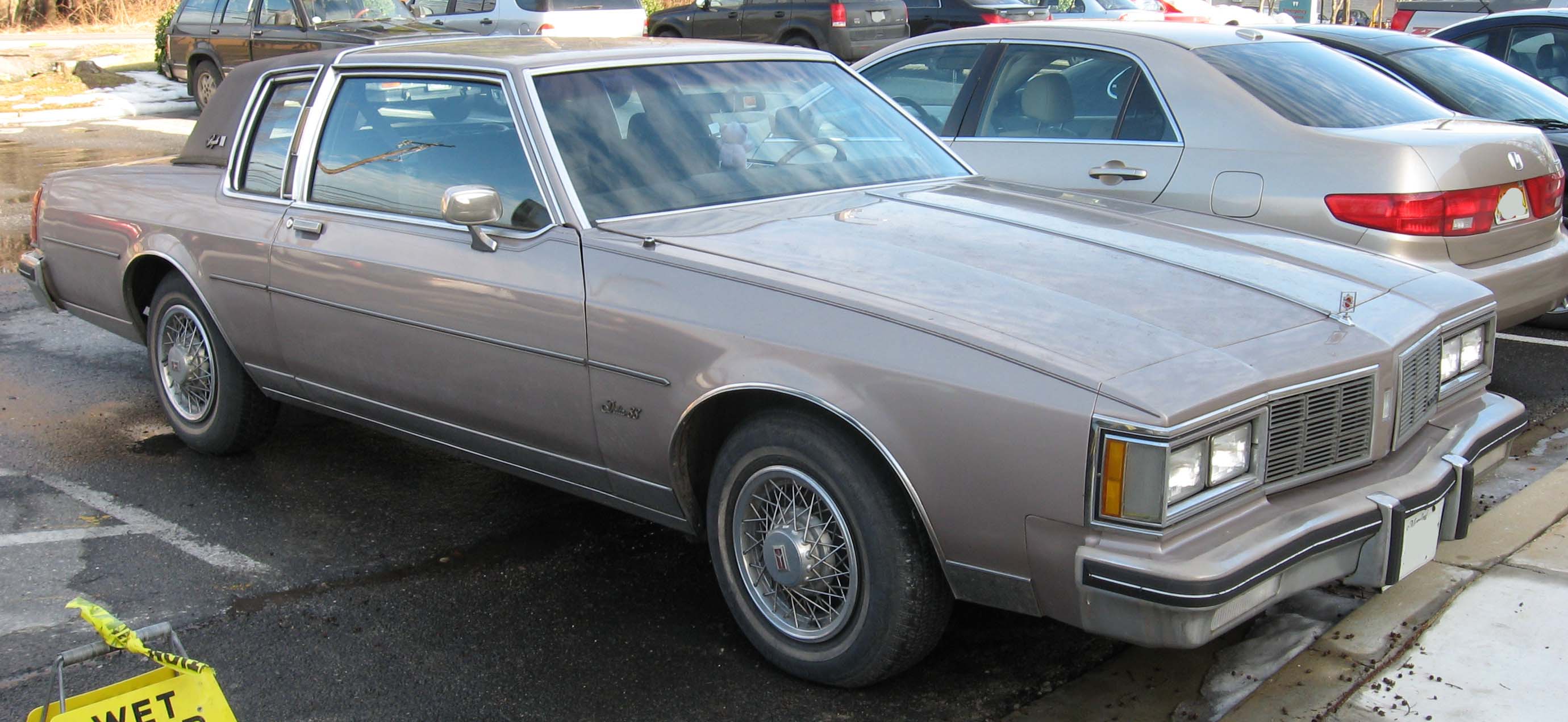 Oldsmobile Delta 88: 2 фото