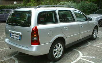 Opel Astra Estate: 11 фото