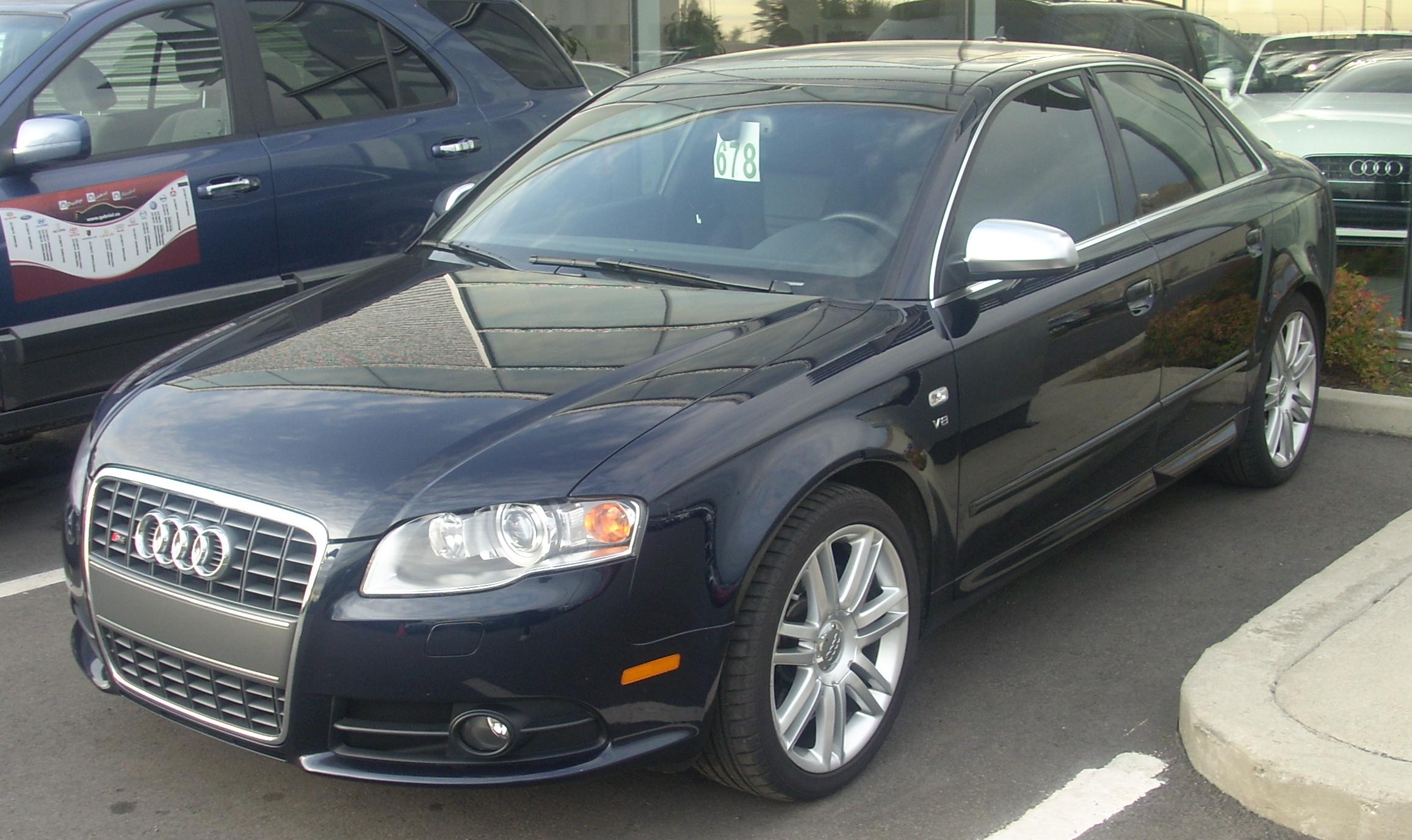 Audi S4 B7: 3 фото