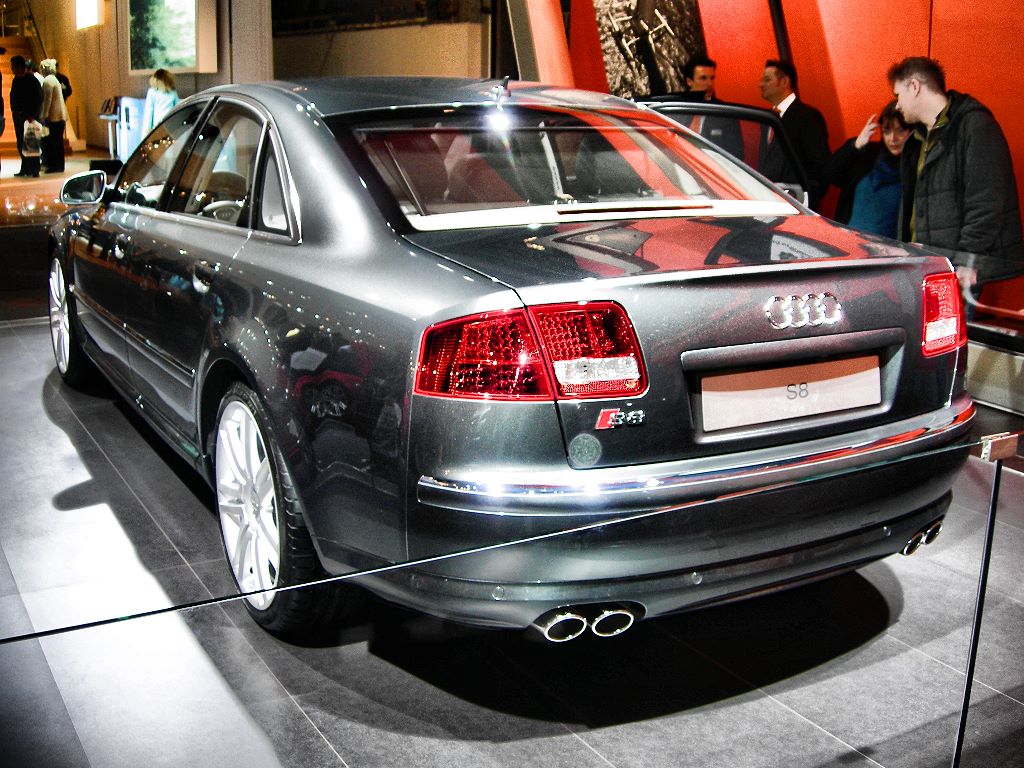 Audi S8 D3: 7 фото