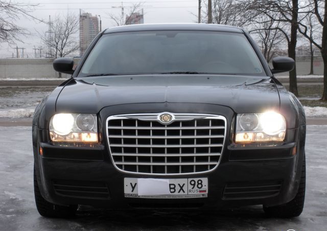 Chrysler 300C I: 12 фото