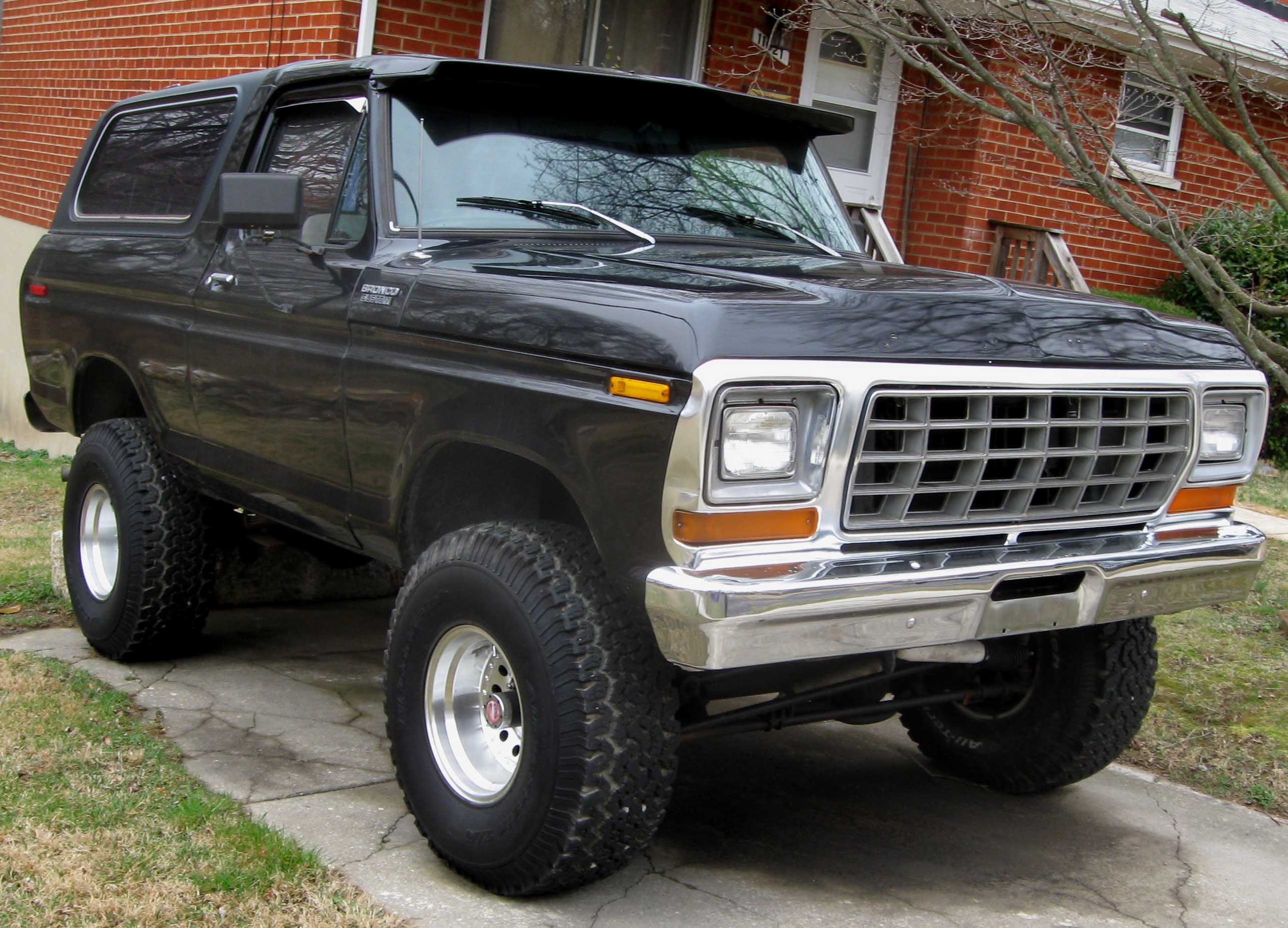 Ford Bronco: 8 фото