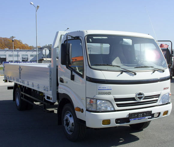 HINO 300: 8 фото