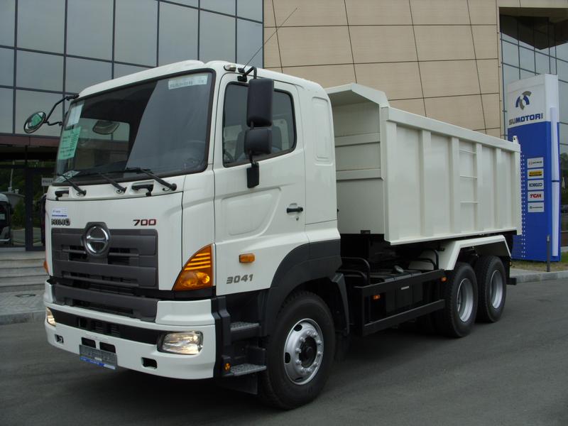 Hino 700: 9 фото