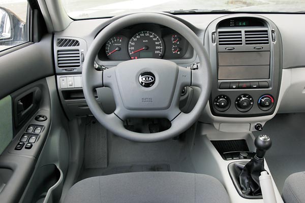 Kia Cerato I: 4 фото