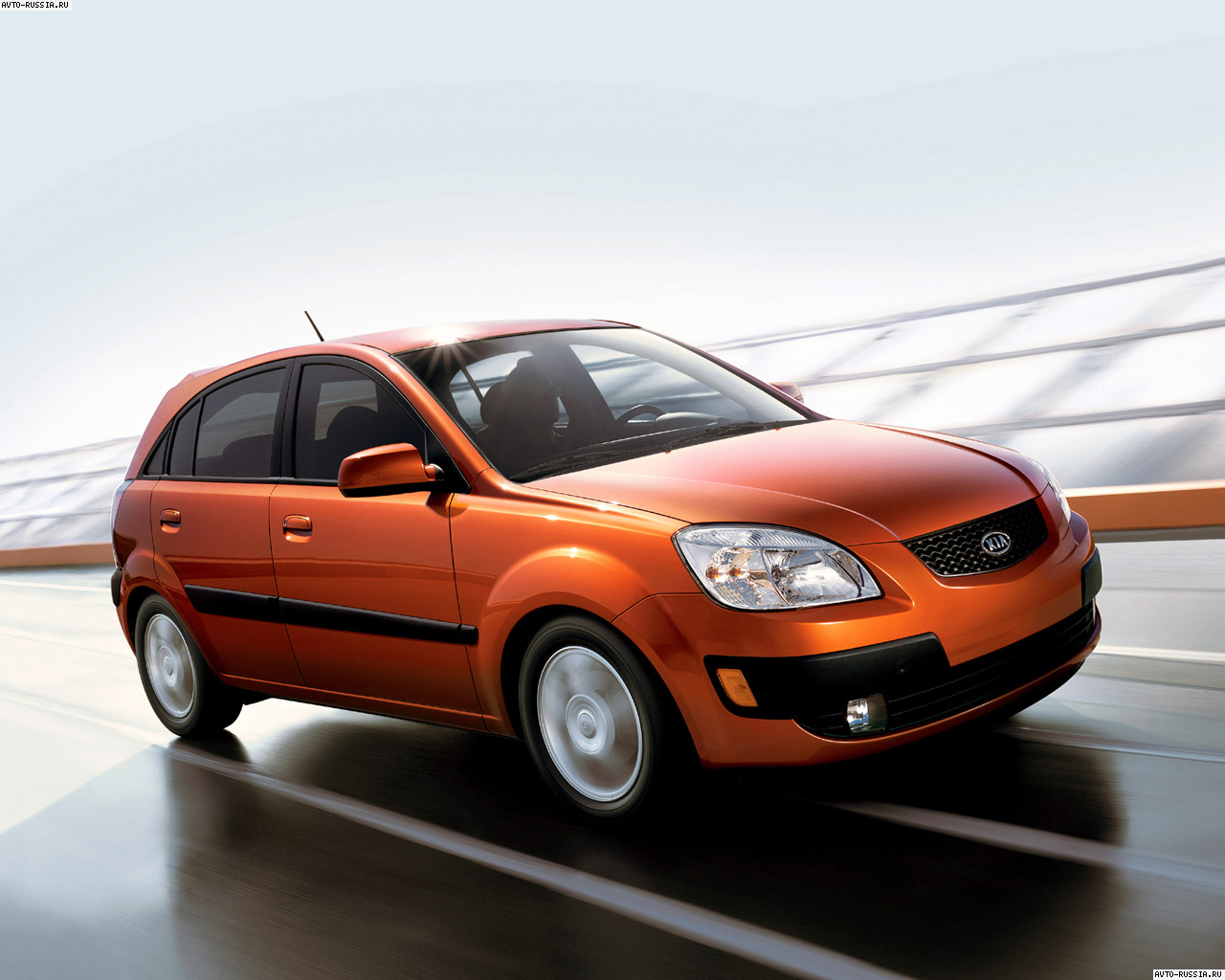 Kia Rio II Hatchback: 12 фото