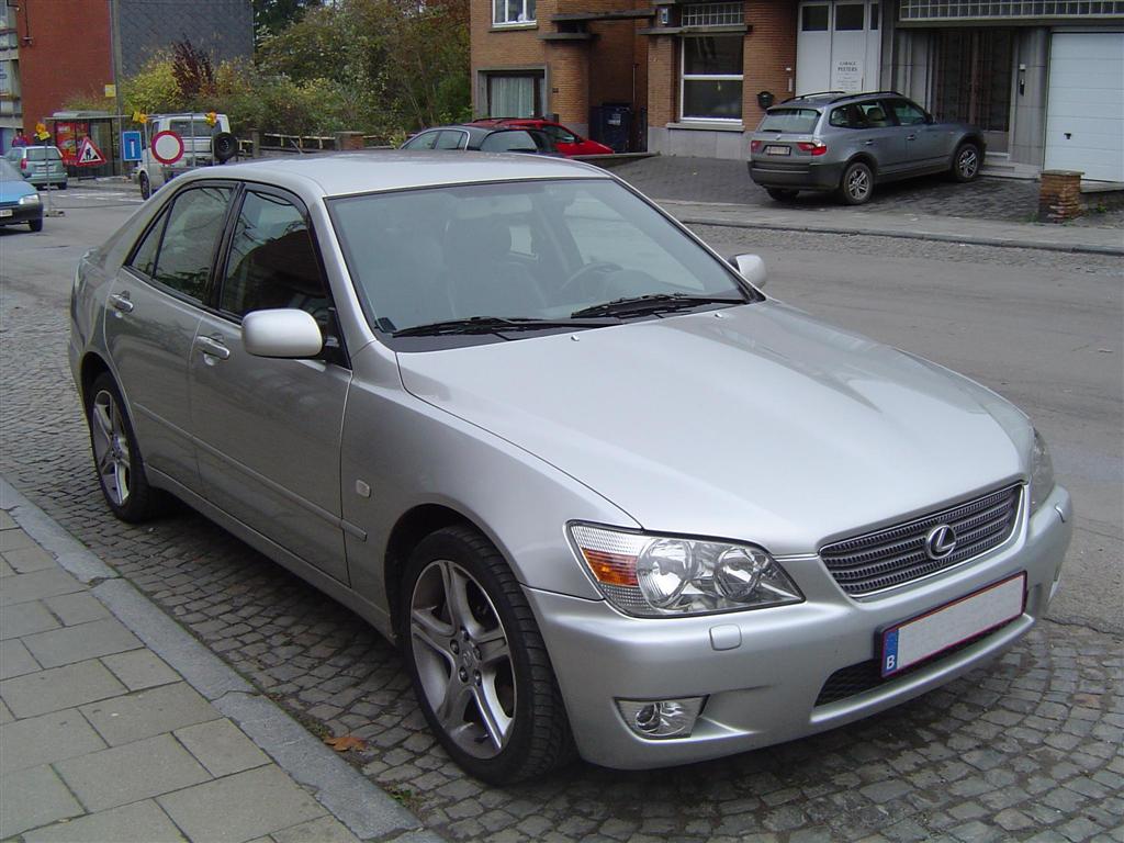 Lexus IS I: 4 фото