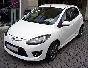 Mazda 2: 3 фото