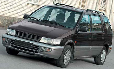 Mitsubishi Space Wagon: 7 фото