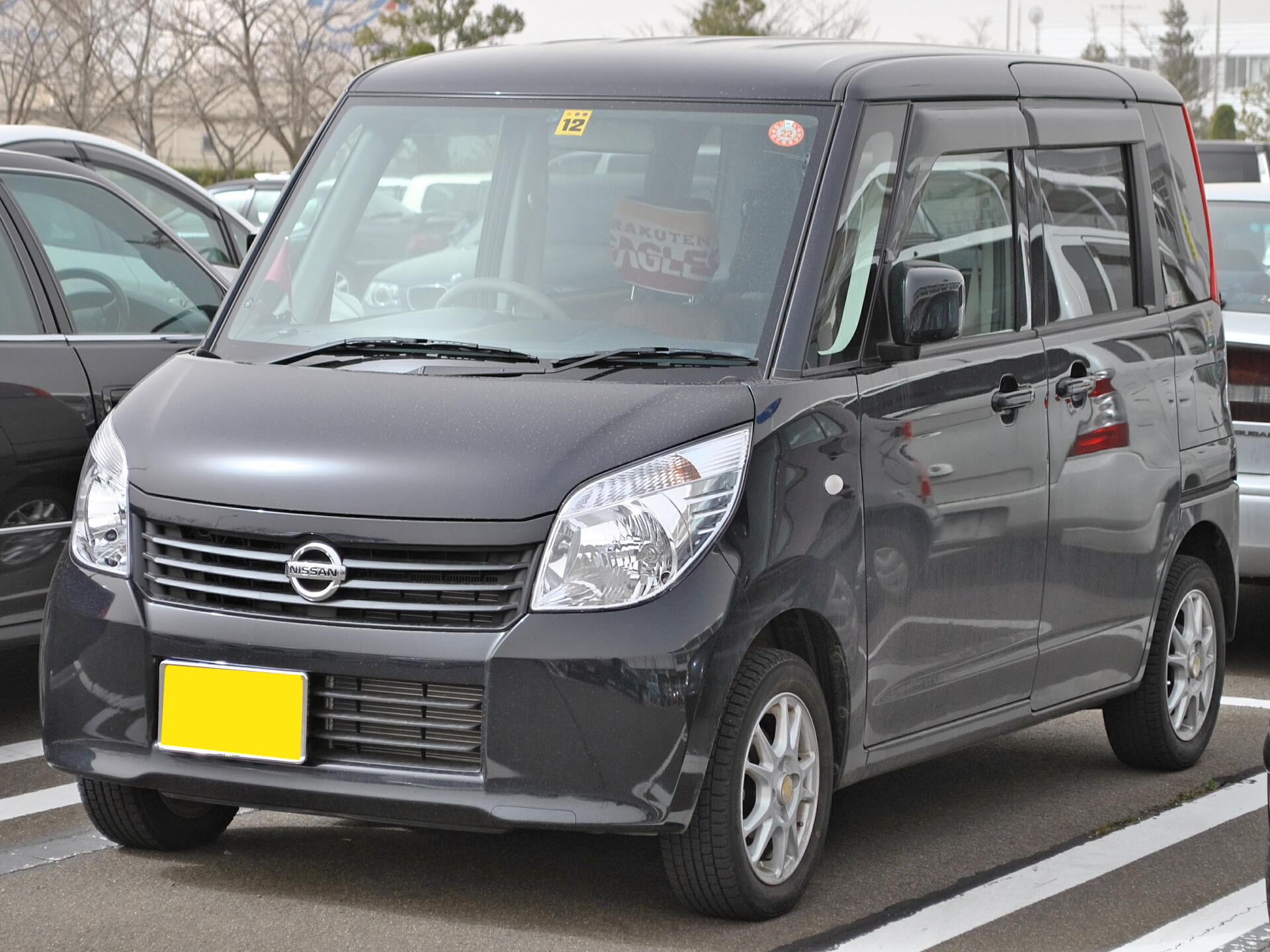 Nissan Roox: 8 фото