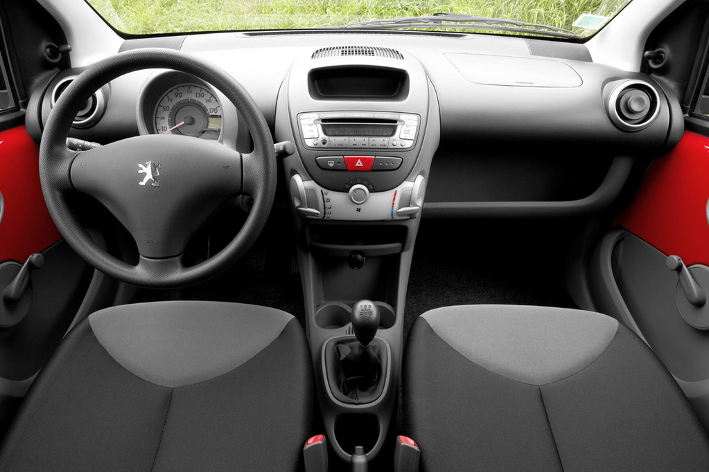 Peugeot 107 3dr: 2 фото