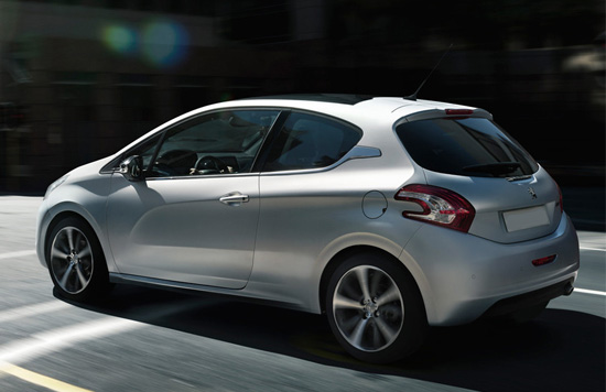 Peugeot 208: 9 фото