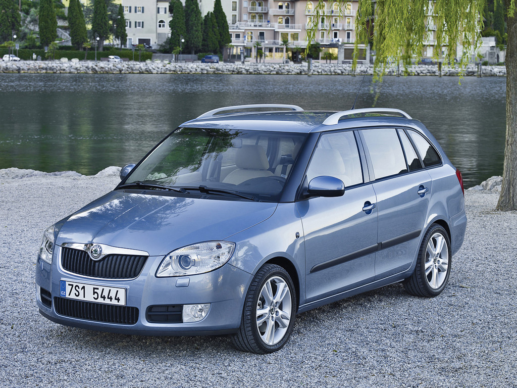 Skoda Fabia Combi: 11 фото