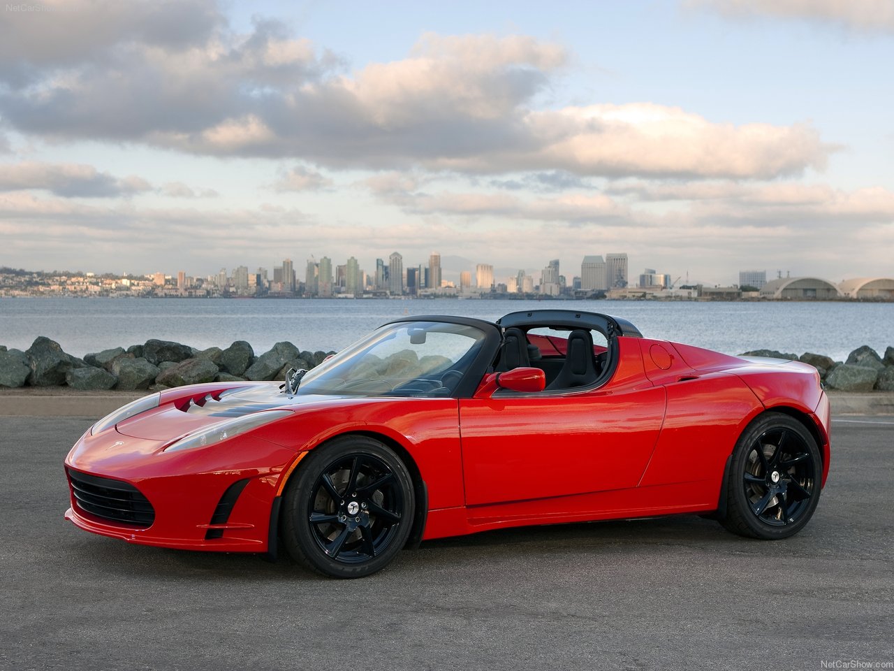 Tesla Roadster: 3 фото