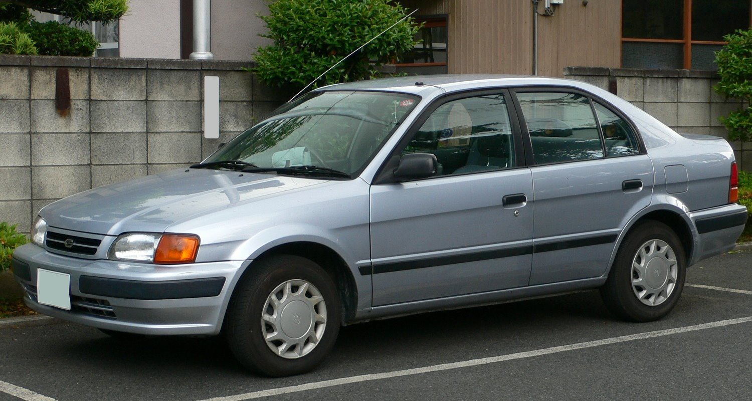 Toyota Corsa: 4 фото