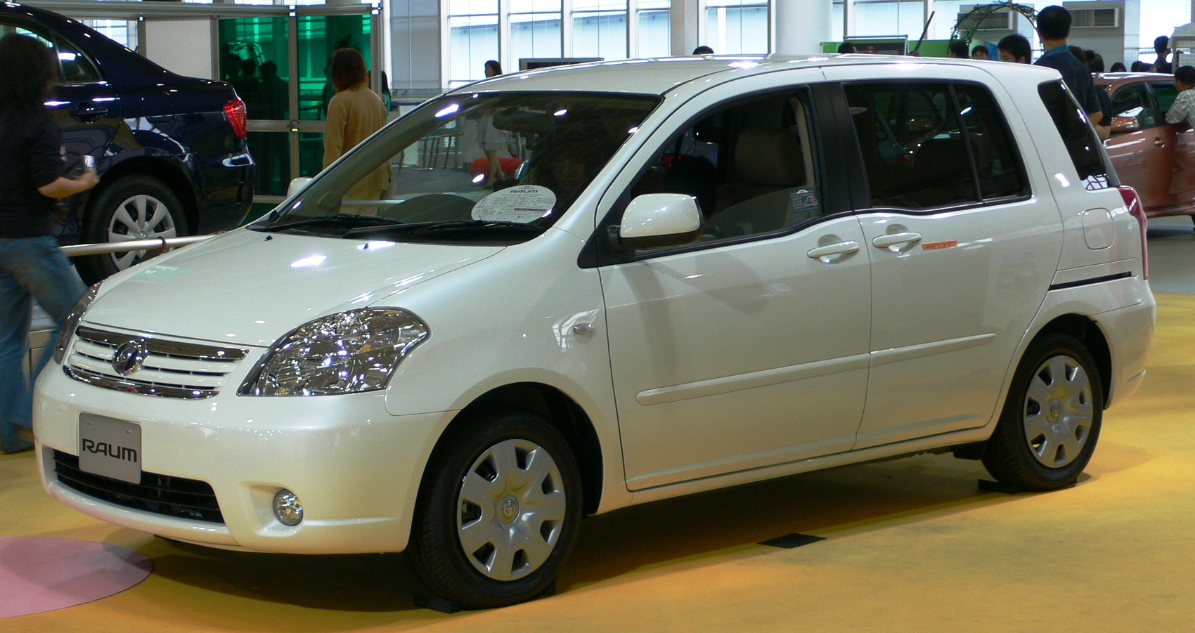 Toyota Raum: 2 фото