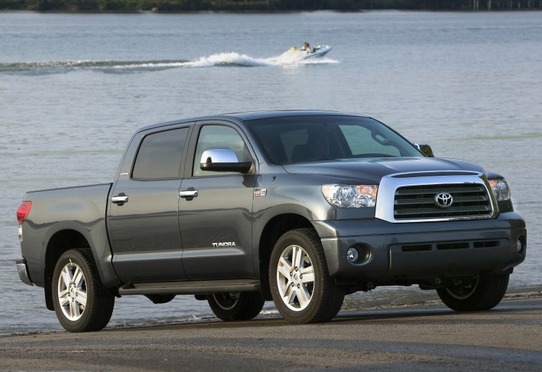 Toyota Tundra: 3 фото